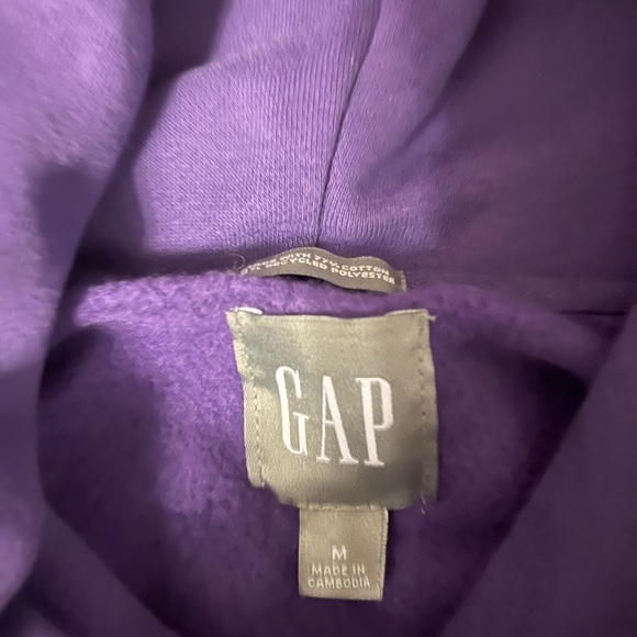 Gap Vintage Hoodie. Never worn. Perfect condition. Size- medium. - Picture 2 of 3